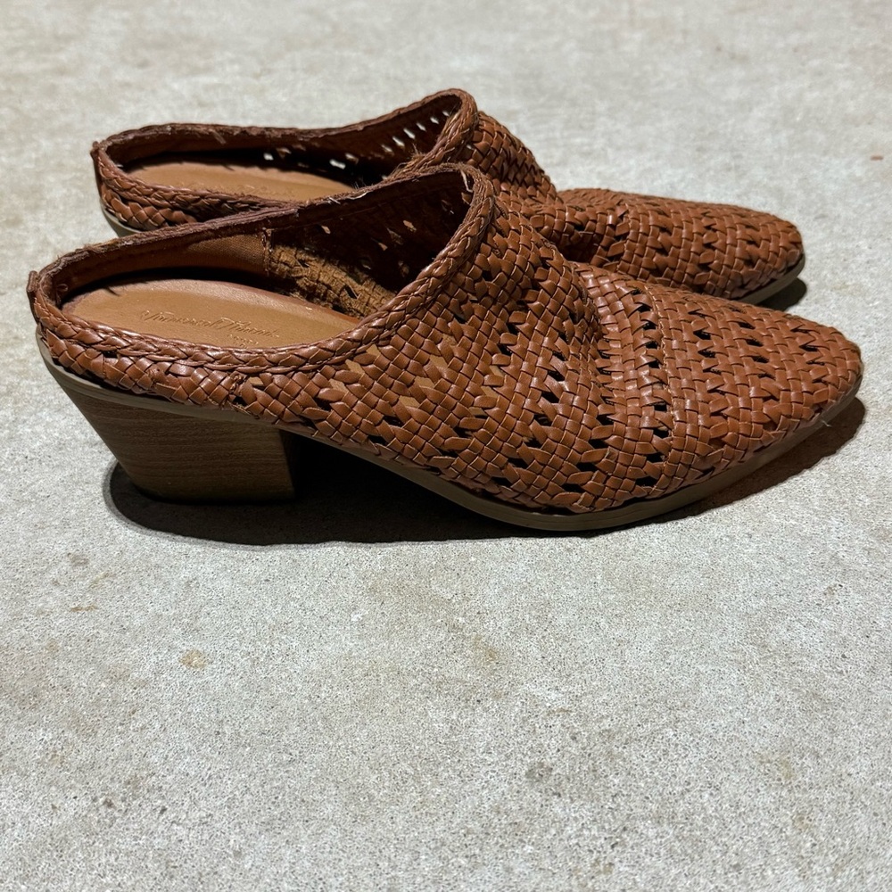 Universal Thread Woven Mules Women’s Size 7.5 Brown Classic Slip-On Heel Shoes